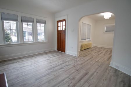 **SPACIOUS 3 BEDROOM MAIN UNIT IN ST. CATHARINES** - Photo 4