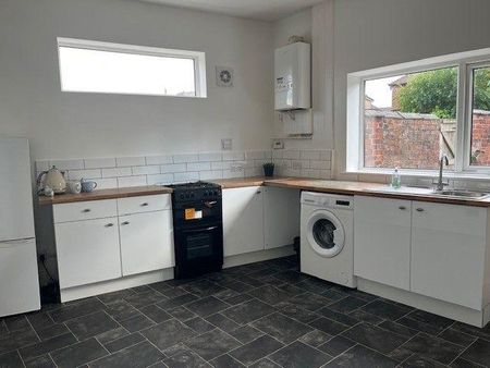 3 bedroom terraced house to rent - Photo 4