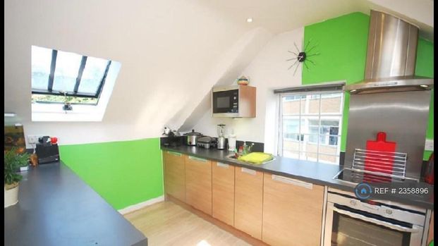 2 bedroom penthouse to rent - Photo 1