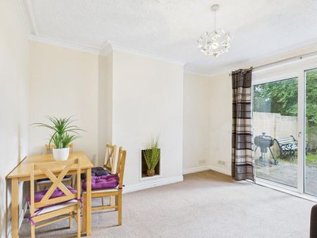 4 bedroom detached house to rent - Photo 2