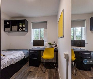 1 bedroom in a flat share to rent - Photo 4