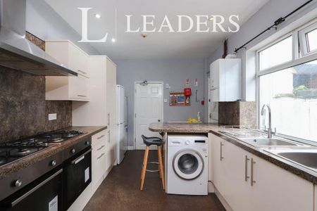 1 bedroom in a house share to rent - Photo 3