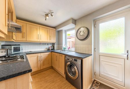 2 bedroom semi-detached house to rent - Photo 4