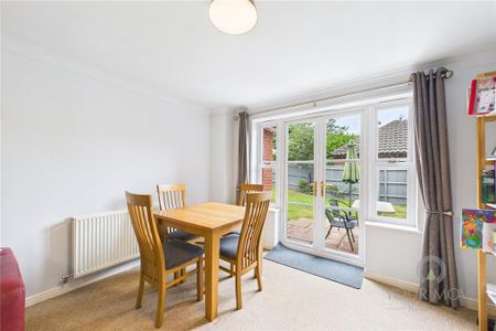 4 bedroom semi-detached house to rent - Photo 2