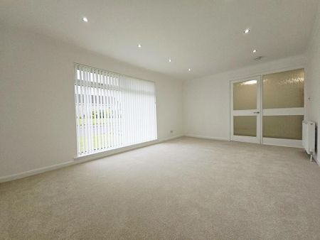 3 bedroom detached bungalow to rent - Photo 2