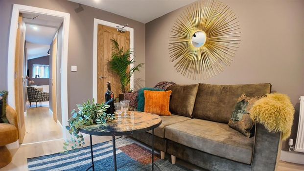 1 bedroom in a house share to rent - Photo 1