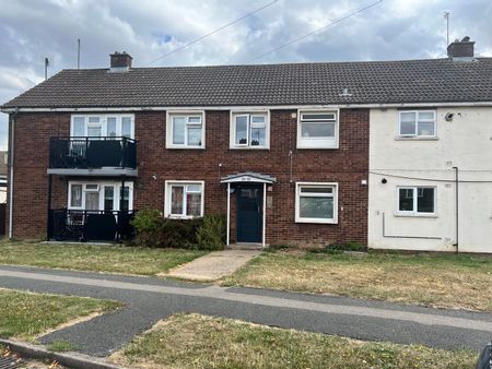 WEST BLETCHLEY - 3 BEDROOM (2bed + nursery/study) - Photo 4