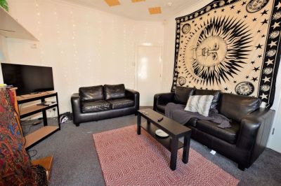 5 bedroom House in Hessle Terrace, Leeds - Photo 2