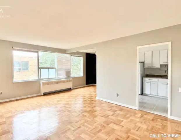 17-6 Kings Point Dr, Etobicoke, Ontario M8Y 1Z4 | 6 Kings Point Drive, Toronto - Photo 1
