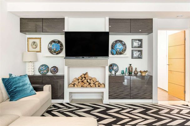 A striking detached contemporary house in the heart of Cheltenham - Photo 1