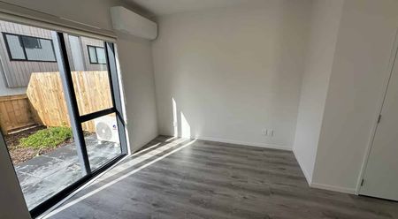 Modern Family Living in the Heart of Mount Wellington! - Photo 4