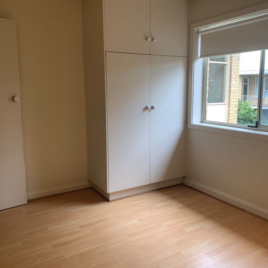 2 BEDROOM APARTMENT WITH PRIVATE BALCONY AND AIR CONDITIONING - Photo 1