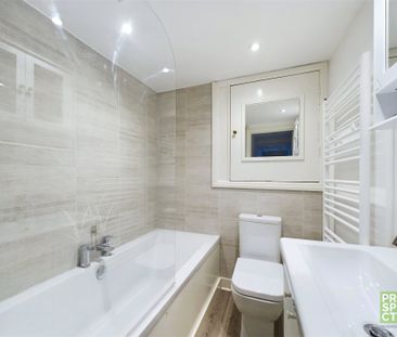 1 bedroom Flat in Russell Street, Reading - Photo 1