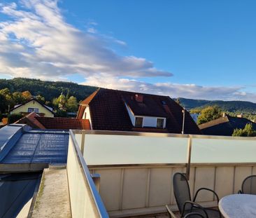 HELLE OBERGESCHOSSWOHNUNG MIT TERRASSE UND ÜBERDACHTEM PARKPLATZ - Foto 2