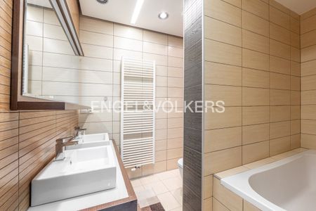 Pronájem bytu 4+1 151 m², 7. května 2370, Praha - Photo 2