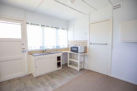 NEAT AND LOW MAINTENANCE LIVING - Photo 4