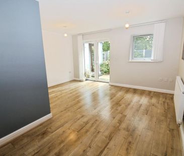 3 bedroom end of terrace house to rent - Photo 2