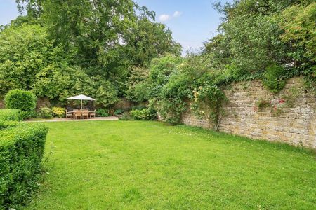 4 bedroom semi-detached house to rent - Photo 2