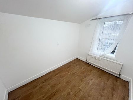 4 bedroom terraced house to rent - Photo 4