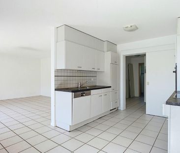 Spacieux et lumineux 4,5 pièces au 2ème étage à louer dès le 1er se... - Foto 4
