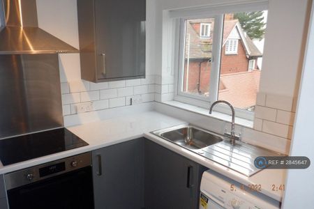 2 bedroom flat to rent - Photo 5