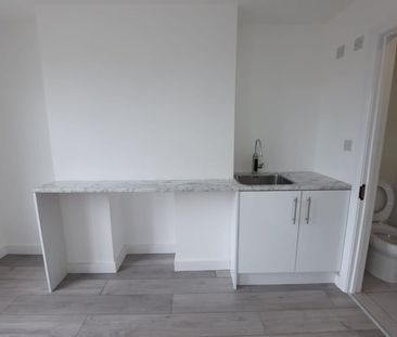 Studio Flat, Sandhurst Road, SE6 - Photo 4