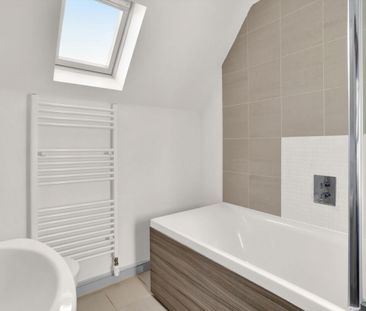 5 bedroom family home to let, located in one of Cobham's premier ro... - Photo 4