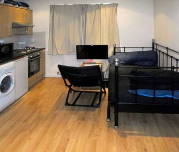 Price £1,050 pcm - Available 03/01/2026 - Furnished - Photo 3