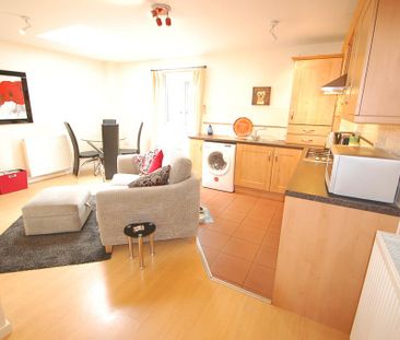2 bedroom flat to rent - Photo 4