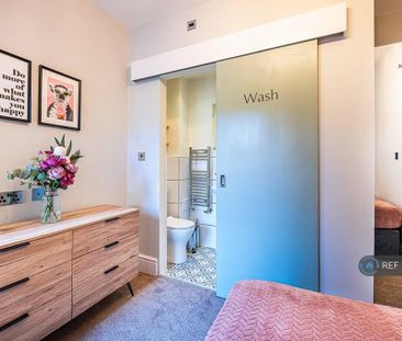 1 bedroom in a house share to rent - Photo 2