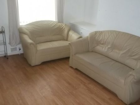 3 Bed - Gt Russell Street, University, Bd7 - Photo 2