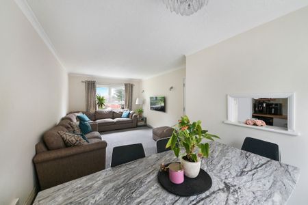 Claygate Court, All Saints Road SM1 - Photo 2