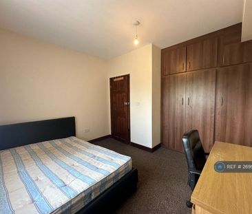 4 bedroom semi-detached house to rent - Photo 5