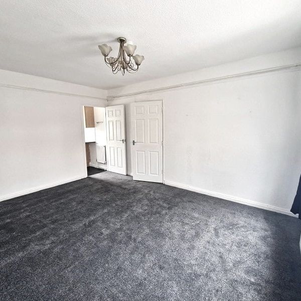 1 Bed Flat, Shere Rod, IG2 - Photo 1