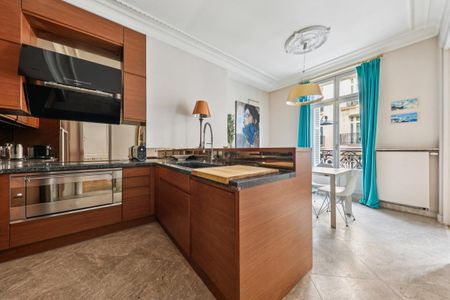 Location Appartement 3 pièces Meublé 107m² PARIS 8ème - Photo 5