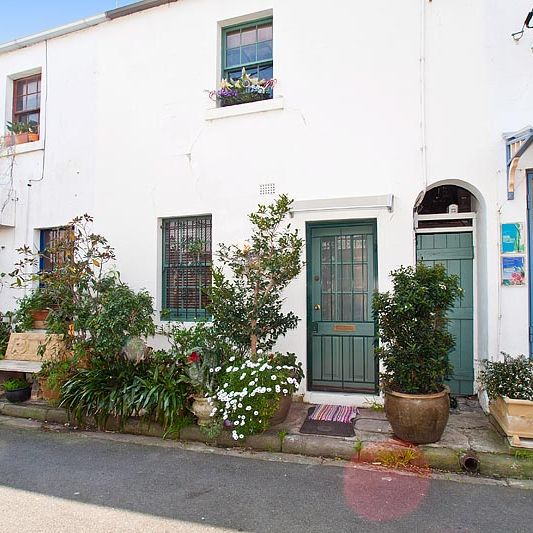 Beautiful one bedroom workers cottage - Photo 1