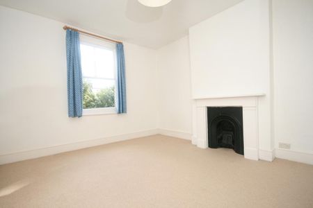5 bedroom detached house to rent - Photo 3