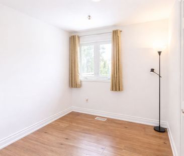 For Lease - 8 Iber Court, Aurora, Ontario - Photo 4