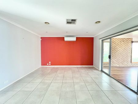 Spacious Family Living in a Quiet Court Location - Photo 2