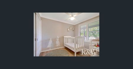 FAMILY HOME WITH RETREAT - Photo 4