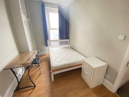 6 bedroom terraced house to rent - Photo 2
