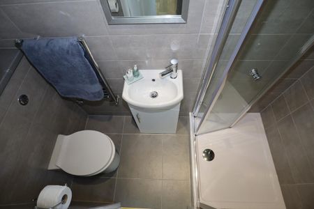 1 bedroom in a house share to rent - Photo 5