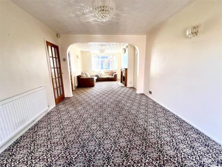 4 bedroom semi-detached house to rent - Photo 5