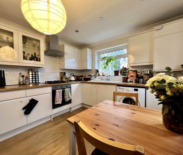 Guide Price £1,950 pcm - Available 05/07/2025 - Furnished - Photo 2