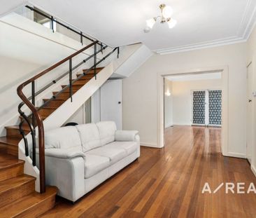 Amazing location close to Chadstone Shopping Centre - Photo 2