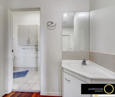 Extra Large Air Conditioned Bedroom | Rent includes Electricity, Wi... - Photo 2