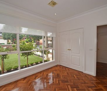 Stylish Townhouse of Impeccable Quality in an Ideal Location! - Photo 2