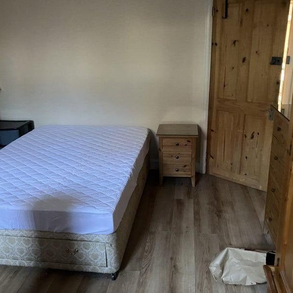 1 bedroom in a house share to rent - Photo 1