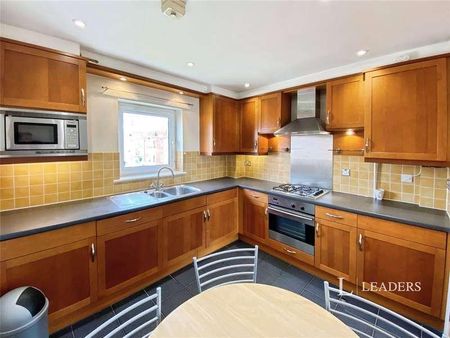 Neptune Court, Gunwharf Quays, Portsmouth, PO1 - Photo 4