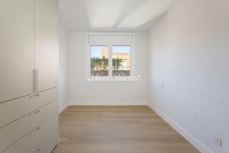 A estrenar, totalmente exterior en Tres Torres - Photo 3